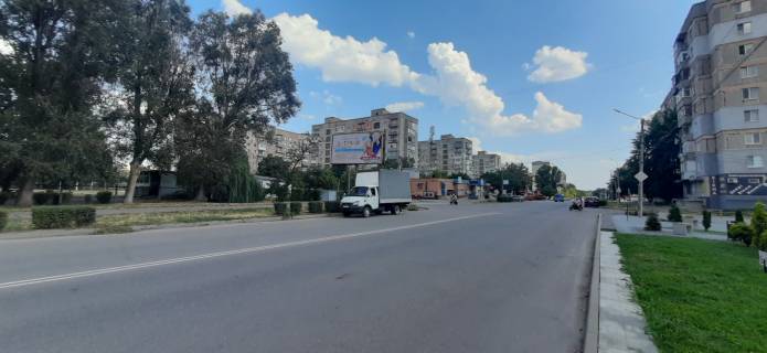 Billboard B in Oleksandria, 3x6  6-go Grudna st., 135, bila supermarketu "ATB" Photo 1