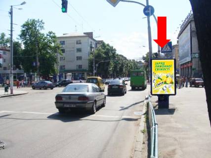 Citylight  in Zhytomyr, 1.8x1.2  Kiivs'ka st., 39 / Nebesnoi Sotni st. (kol. Moskovs'ka st.), bila CUMu, magazinu "Plato", na svitlofori Photo 1