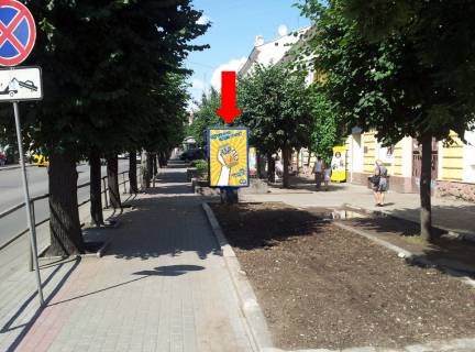 Citylight  in Chernivtsi, 1.8x1.2  Geroiv Majdanu st. (kol. Cervonoarmijs'ka st.), 17 / Brativ Rusnakiv st., v centr Photo 1