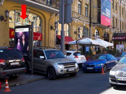 Citylight B in Kyiv, 1.8x1.2  Besarabs'ka pl. / st. Basejna, bila art centru Pincuka, restoranu "Caska" Photo 1
