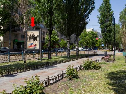 Citylight B in Kyiv, 1.8x1.2  Ukrainki bst., 14, na svitlofori, v storonu st. Hresatik Photo 1