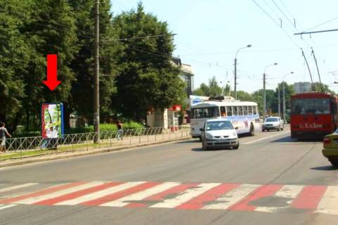 Citylight  in Rivne, 1.8x1.2  Kiivs'ka st. / Grusevs'kogo st., bila magazinu "Mandarin", navproti avtosalonu "Citroen" Photo 1