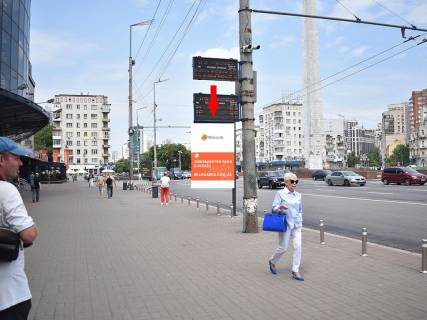 Citylight B in Kyiv, 1.8x1.2  Peremogi pl., 3, bila univermagu "Ukraina", v storonu Povitroflots'kogo mostu Photo 1