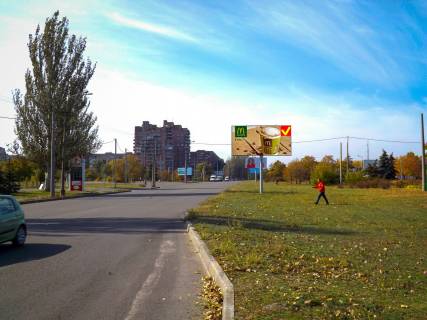 Billboard B in Dnipro (Dnipropetrovsk), 6х3  st.Nab. Zavods'ka, rozpodiluvac, "L'odova arena", z centru Cervonij Kamin', Parus Photo 1