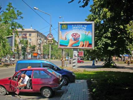 Backlight A in Zaporizhzhya Novickogo st.,7 - Sobornyj av.CENTRAL'̱NAA ZONA. (100 m. k Rajffajzen Bank Aval',"Al'fa Bank", 100 m. Kinoteatr im.Dovzenka) Photo 1