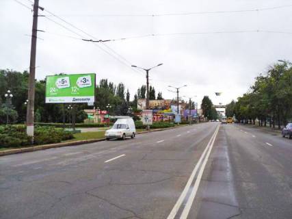 Billboard B in Krivy Rig, 6x3  Metalurgiv av., park Photo 1