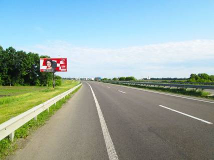 Billboard B in Piryatin vyezd gorod Piratin, trassa Kiev-Har'kov (4 km. ot g. Piratina) Photo 1