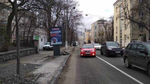 Citylight B in Lviv, 1.86м х1.27м  Bul'varno-Kudravs'ka (Vorovs'kogo), 20 na svitlofori, ruh do plosi Peremogi scheme