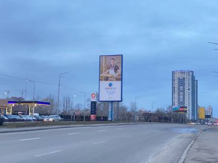 Backlight A in Kyiv, 4x8  Obolons'kij prospekt (rozpodiluvac), bila AZS"GLUSCO", za 850 metriv ruhu do M"Obolon'", v napramku vid M"Pocajna"(Petrivka) scheme