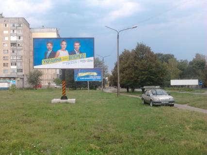 Billboard B in Zhovti Vodi st. Zavods'ka, rajon avtovokzalu Photo 1