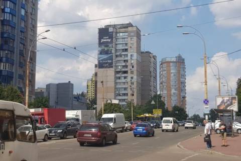 Facade Banners A in Kyiv Cornovola V. st., 10 (> Podil, Artema st., Luk'anivka) Photo 1