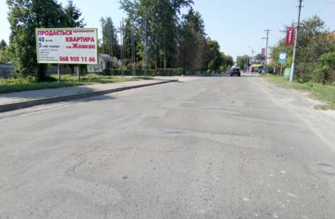 Billboard B in Zhovkva, 6x3м.  m. Zovkva, st. L'vivs'ka, 74 (torg.centr "Rosana") + zovta vitrozahisna luminescentna ramka Photo 1