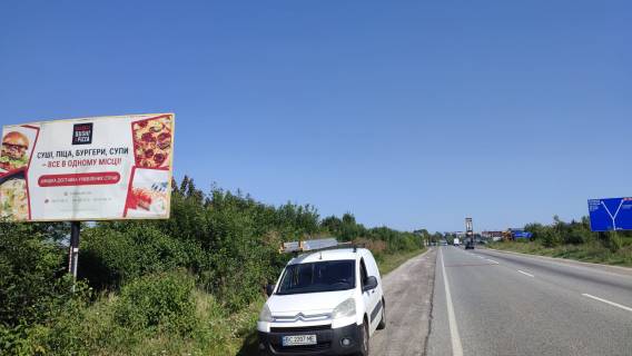 Billboard B in Zolochiv (Lviv region), 6x3м.  m. Zolociv, central'nij vizd z storoni m. L'viv + obizdna doroga na m.Ternopil', trasa L'viv - Ternopil' (N-02) + AZK CNG i ANP + zovta vitrozahisna luminescentna ramka Photo 2