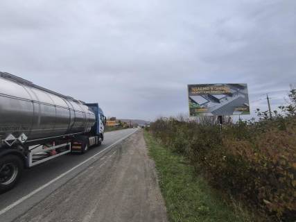 Billboard A in Zolochiv (Lviv region), 6x3м.  m. Zolociv, viizd na m. L'viv, trasa L'viv - Ternopil' (N-02) + AZK Brent Oil + zovta vitrozahisna luminescentna ramka Photo 1
