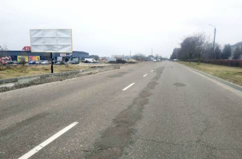 Billboard B in Olesko, 6x3м.  vizd v m. Bus'k, st. L'vivs'ka, 77, na centr mista, porad rajonna likarna, ATB + zovta vitrozahisna luminescentna ramka Photo 1