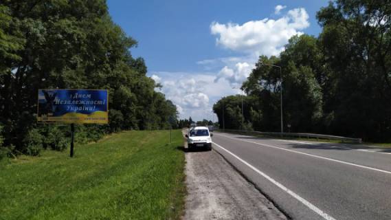 Billboard B in Zapitiv, 6x3м.  s. Zapitiv, na m.Bus'k, na m.Kiiv + zupinka gromads'kogo transportu, trassa E-40 Photo 1