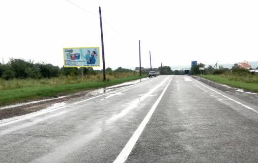Billboard B in Rava-Ruska Mitnij perehid, m.Rava-Rus'ka na Ukrainu,
Miznarodna doroga M-09  L'viv-Rava-Rus'ka, maksimal'na prama vidimist', intensivnij ruh,
AZK, 1800m. vid kordonu + zovta vitrozahisna luminescentna ramka Photo 1