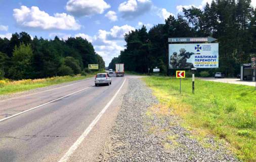 Billboard A in Yavoriv, 6x3м.  виїзд з м. Яворів, з кордону смт. Краківець на м. Львів, обмеження швидкості, висока конструкція, мийка Lux Wash, траса Львів - Краковець (М-10) Photo 1