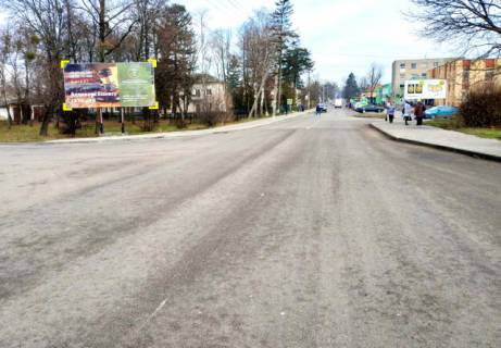 Billboard B in Radekhiv g. Radehov, Centr goroda, central'naa torgovaa st., supermarket, gosadministracia, policia, muzskola i t.d. st. L'vovskaa 36, na g.Luck, Cervonograd Photo 1