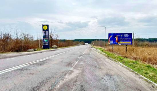 Billboard A in Yavoriv, 6x3м.  виїзд з м. Яворів, з кордону смт. Краківець на м. Львів, обмеження швидкості, АЗК Львів Петроль, АЗК Барс, мийка Lux Wash, траса Львів - Краковець (М-10) Photo 1