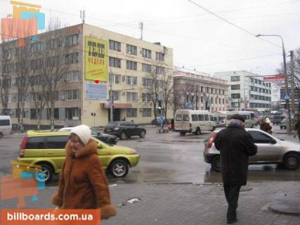 Billboard A in Zaporizhzhya, Щит 2.93х5.9  034_Zaporizza_av. Sobornij/st. Ukrains'ka (nad vhodom) rozmir 293H590 Photo 1