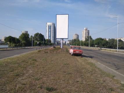 Backlight A in Kyiv, 4x8  Obolons'kij prospekt (razpodiluvac), za  550 metriv  do  M"Obolon'", ruh vid M"Pocajna" (Petrivka) Photo 1