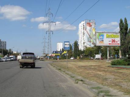 Prismatron, Prism A in Kyiv, 6x3  Bratislavs'ka, 4 (na rozpodiluvaci), pisla 250 metriv ruhu vid (M)"Cernigivs'ka" - 195657 Photo 1