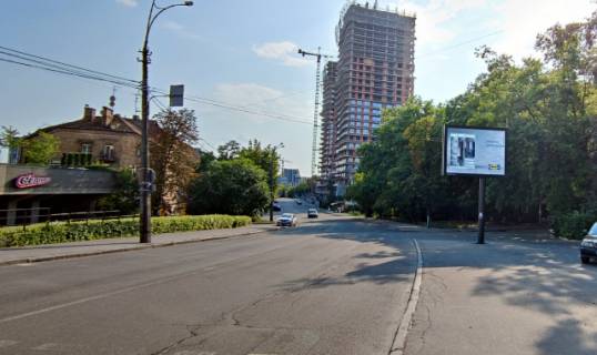 Video Billboard A in Kyiv, 3.14x2.32  Коновальця Євгена, 27 (на світлофорі навпроти супермаркету "Сільпо") - 613190 Photo 1