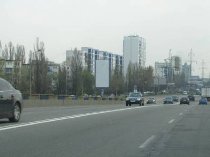 Backlight B in Kyiv, 4x8  Bratislavs'ka, 20 (rozpodiluvac), ruh do Brovars'kogo prospektu, livoruc Photo 1