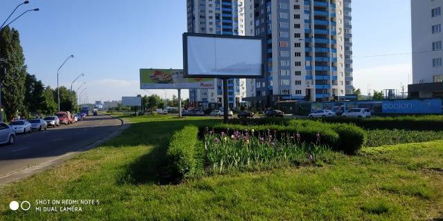 Scrolller, Scroll A in Kyiv, 6x3  Obolons'kij prospekt, M"Obolon'" (rozpodiluvac), ruh vid M"Pocajna" - 27299 Photo 1