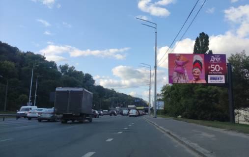 Video Billboard A in Kyiv, 6x3  Наддніпрянське шосе, заїзд на розв'язку з мостом Патона, рух до центру міста - 613513 Photo 1
