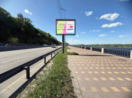 Video Billboard A in Kyiv, 3.14x2.32  Набережне шосе, 750 м від мосту Метро в напрямку Подолу - 574316 Photo 1