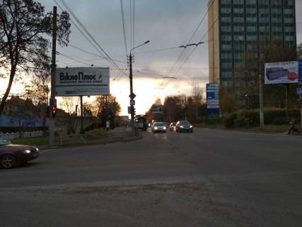 Billboard B in Chernivtsi, 3*6  na perehresti vulic' Golovnoi ta Pivdenno-Kil'cevoi Photo 1