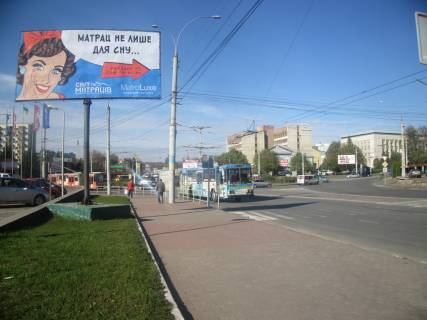 Billboard B in Chernivtsi, 3*6  perehresta st. Geroiv Majdanu ta pr-tu Nezaleznosti, TC <<Majdan>> Photo 1