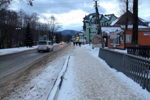 Citylight A in Yaremche, 1,2x1,8  Trasa N-09 Mukacevo-L'viv, Svobodi, avtovokzal, mag. U Galini, napramok ruhu na Bukovel' Photo 1