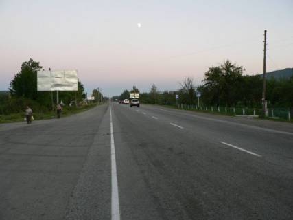 Billboard B in Strimba, 3x6  Trasa N-09 Mukacevo-L'viv, s.Strimba 1 km. pisla Nadvirnoi, avtozupinka, STO, Sinomontaz,  napramok ruhu na Aremce, Bukovel' Photo 1