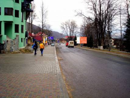 Backlight A in Yaremche, 2x3  Trasa N-09 Mukacevo-L'viv, Svobodi, centr mista, navproti magazinu "U Galini", napramok ruhu na Ivano-Frankivs'k Photo 1