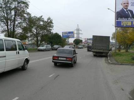 Billboard B in Bukovel Dovzenka (Mazepi supermarketi Veles, Comfy) AZS TNK, avtorinok, L'odova Arena, AZS WOG, napramok ruhu vid st.Konoval'ca (AZS OKKO, supermarket VelMart)  v napramku Mazepi (Naberezna) Photo 1