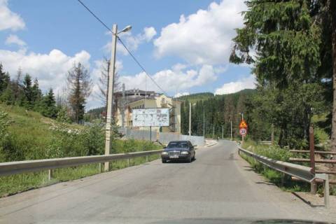 Billboard B in Bukovel, 3x6  Trasa N-09 Mukacevo-L'viv, doroga na Bukovel' (s.Polanica), gotel' Zirka Bukovelu 1, 800 m do Bukovela, napramok ruhu na Bukovel' Photo 1