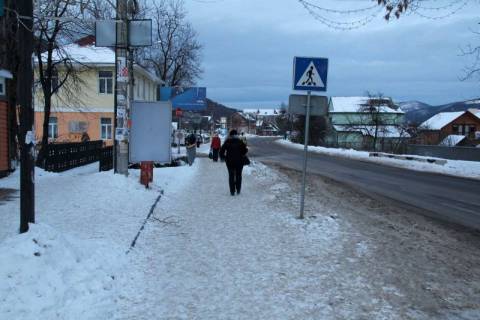 Citylight B in Yaremche, 1,2x1,8  Trasa N-09 Mukacevo-L'viv, Svobodi, avtovokzal, mag. U Galini, napramok ruhu na Ivano-Frankivs'k Photo 1