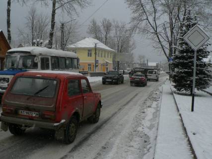Billboard B in Yaremche, 3x6  Trasa N-09 Mukacevo-L'viv, centr mista, avtovokzal, AZS UkrNafta, napramok ruhu na Ivano-Frankivs'k Photo 1
