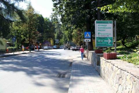 Citylight A in Yaremche, 1,2x1,8  Trasa N-09 Mukacevo-L'viv, Svobodi, gotel'-koliba Krasna Sadiba, kafe Barberi, Rodina kovbaska, mis'kij rinok, napramok ruhu na Bukovel' Photo 1
