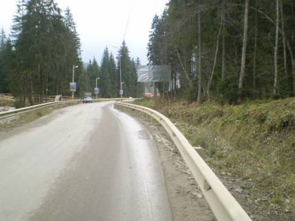 Billboard A in Bukovel, 3x6  Trasa N-09 Mukacevo-L'viv, doroga vid Bukovela do Ivano-Frankivs'ka (s.Polanica), bila sadibi "Ra", 300 m vid Bukovela, napramok ruhu na Ivano-Frankivs'k Photo 1