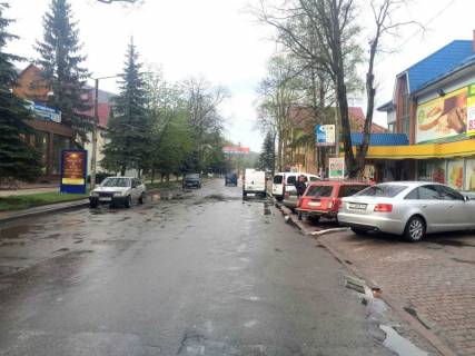 Cityscroll B in Yaremche, 1,2x1,8  Trasa N-09 Mukacevo-L'viv, Svobodi, supermarket Vopak, napramok ruhu na Ivano-Frankivs'k Photo 1