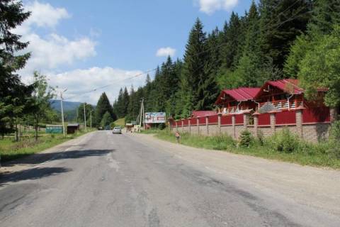 Billboard A in Yaremche, 3x6  Trasa N-09 Mukacevo-L'viv, v`izd v misto zi storoni Bukovela, dzerelo, avtozupinka, napramok ruhu na Bukovel' Photo 1