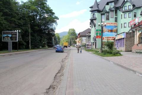 Citylight A in Yaremche, 1,2x1,8  Trasa N-09 Mukacevo-L'viv, Svobodi, REM, mag. U Galini, napramok ruhu na Bukovel' Photo 1