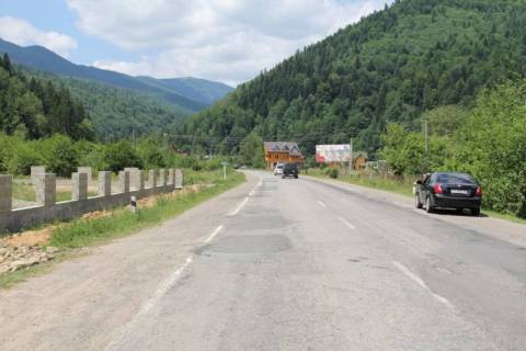 Billboard A in Mykulychyn, 3x6  Trasa N-09 Mukacevo-L'viv, gotel' Tri pidkovi, napramok ruhu na Bukovel' Photo 1