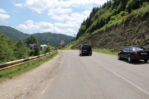 Billboard A in Mukachevo, 3x6  Trasa N-09 Mukacevo-L'viv, pisla bazi MVD, napramok ruhu na Bukovel' Photo 1