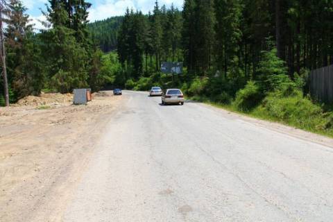 Billboard A in Bukovel, 3x6  Trasa N-09 Mukacevo-L'viv, doroga vid Bukovela do Ivano-Frankivs'ka (s.Polanica), pocatok sela, lisnictvo, 3 km 300 m vid Bukovela, napramok ruhu na Ivano-Frankivs'k Photo 1