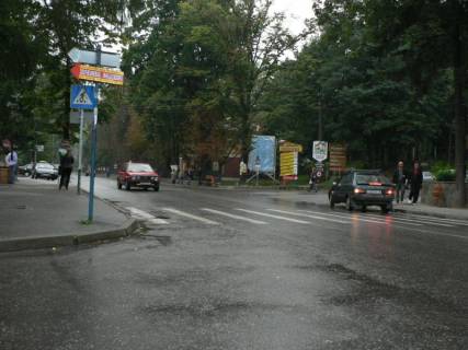 Non-Standard B in Yaremche, 1х4  Trasa N-09 Mukacevo-L'viv, Svobodi, centr mista, supermarket Apriori, Zolotij vik, napramok ruhu na Ivano-Frankivs'k Photo 1